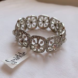 🆕 with tag Elegant Glistening Bracelet
